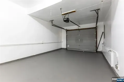 22 Flynn Place Wayne NJ 07470