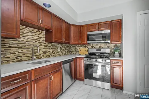 22 Flynn Place Wayne NJ 07470