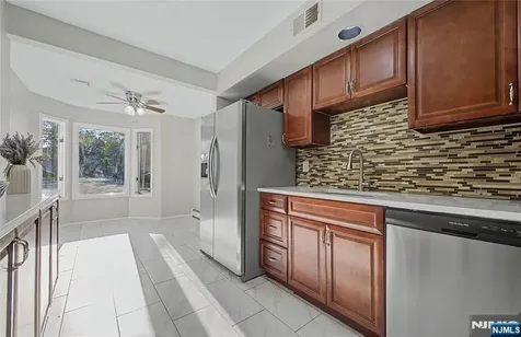 22 Flynn Place Wayne NJ 07470