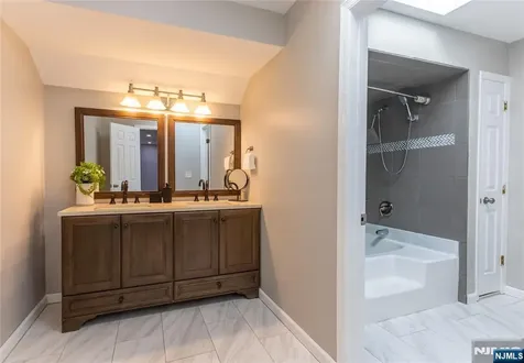 22 Flynn Place Wayne NJ 07470