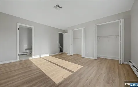 22 Flynn Place Wayne NJ 07470