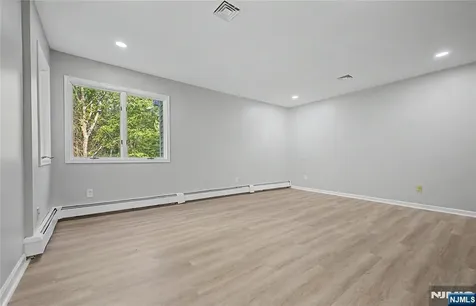 22 Flynn Place Wayne NJ 07470