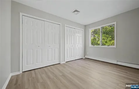 22 Flynn Place Wayne NJ 07470