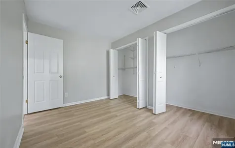 22 Flynn Place Wayne NJ 07470