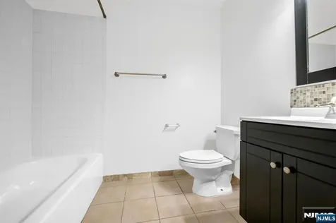 300 Crown Court Edgewater NJ 07020