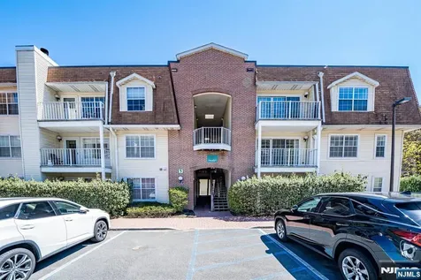 300 Crown Court Edgewater NJ 07020