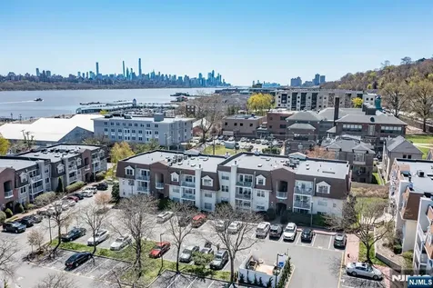300 Crown Court Edgewater NJ 07020