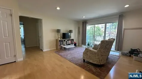 300 Crown Court Edgewater NJ 07020