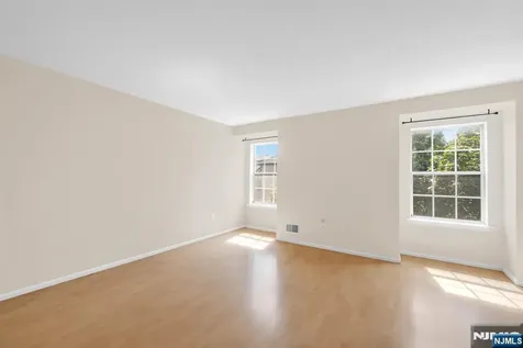 300 Crown Court Edgewater NJ 07020