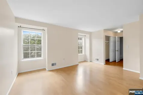 300 Crown Court Edgewater NJ 07020