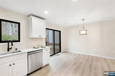 11196 Dell Place Stanhope NJ 07874