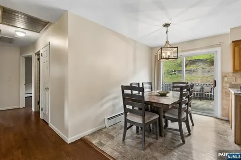 10 De Lazier Place Bloomingdale NJ 07403