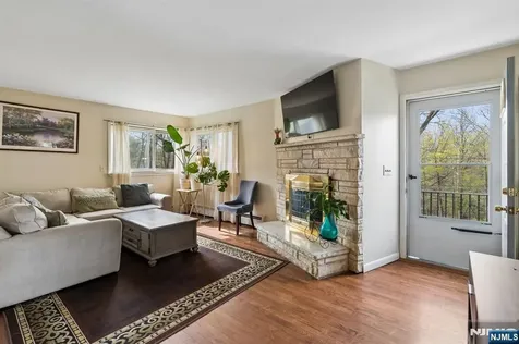 10 De Lazier Place Bloomingdale NJ 07403