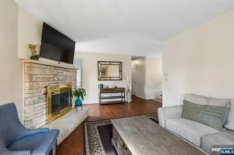 10 De Lazier Place Bloomingdale NJ 07403