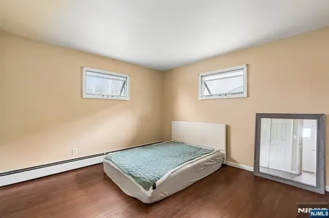 10 De Lazier Place Bloomingdale NJ 07403