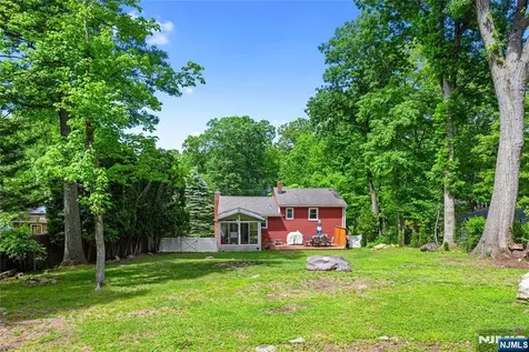 16 Sioux Trail Denville Township NJ 07834
