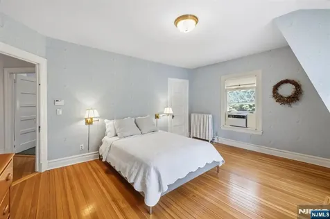 164 S Highwood Avenue Glen Rock NJ 07452