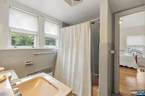 164 S Highwood Avenue Glen Rock NJ 07452