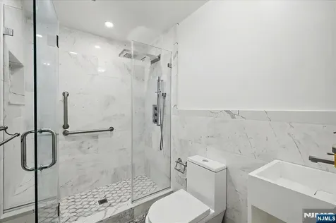 376 Kenwood Englewood NJ 07631