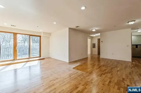 17 Meadow Road Rutherford NJ 07070