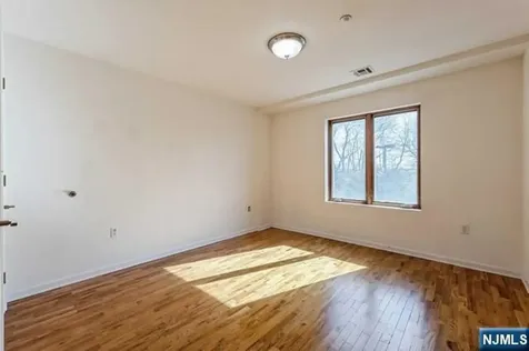 17 Meadow Road Rutherford NJ 07070