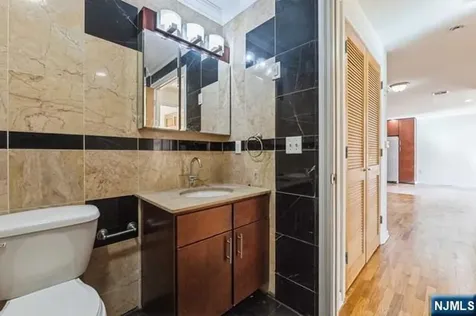 17 Meadow Road Rutherford NJ 07070