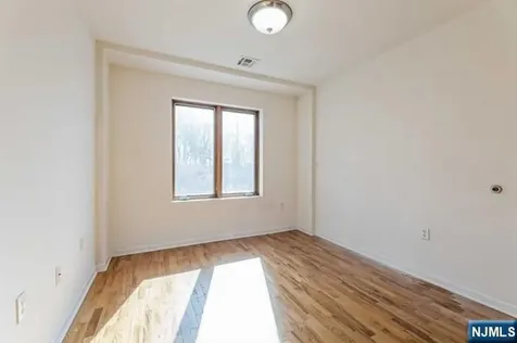 17 Meadow Road Rutherford NJ 07070