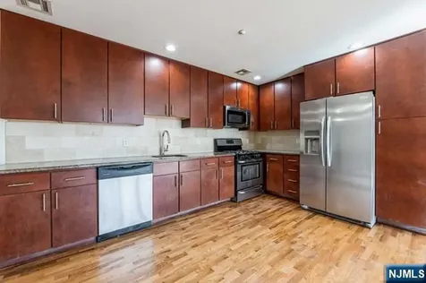 17 Meadow Road Rutherford NJ 07070