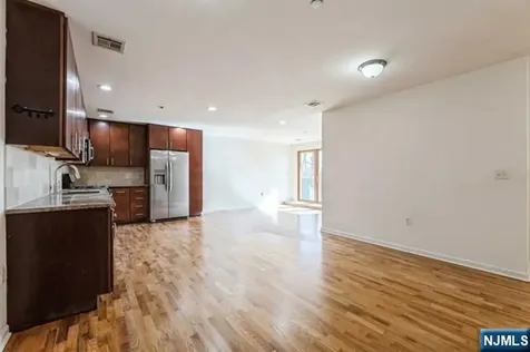 17 Meadow Road Rutherford NJ 07070