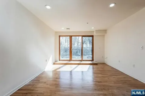 17 Meadow Road Rutherford NJ 07070