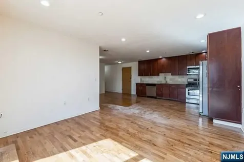17 Meadow Road Rutherford NJ 07070