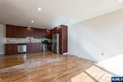 17 Meadow Road Rutherford NJ 07070