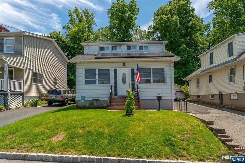 24 Robertson Road West Orange NJ 07052