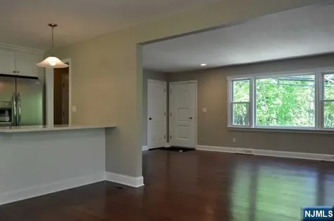 176 Yawpo Avenue Oakland NJ 07436