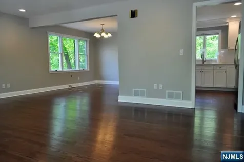 176 Yawpo Avenue Oakland NJ 07436