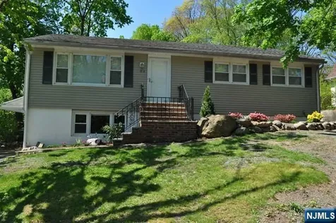 176 Yawpo Avenue Oakland NJ 07436