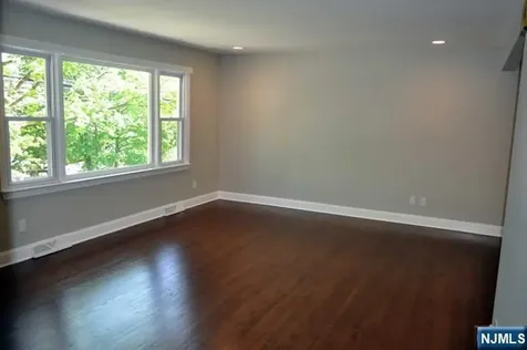 176 Yawpo Avenue Oakland NJ 07436