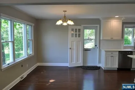 176 Yawpo Avenue Oakland NJ 07436