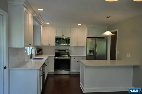 176 Yawpo Avenue Oakland NJ 07436