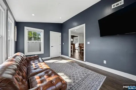 35 Stuart Street Waldwick NJ 07463