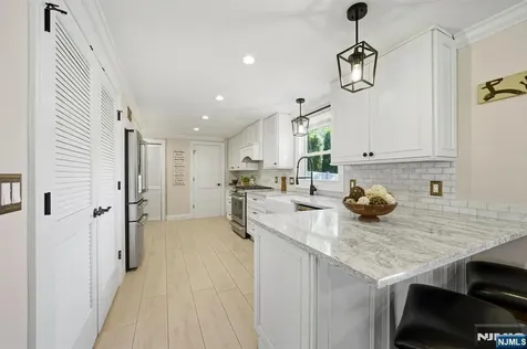 35 Stuart Street Waldwick NJ 07463