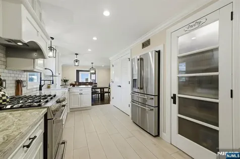 35 Stuart Street Waldwick NJ 07463