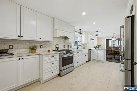 35 Stuart Street Waldwick NJ 07463