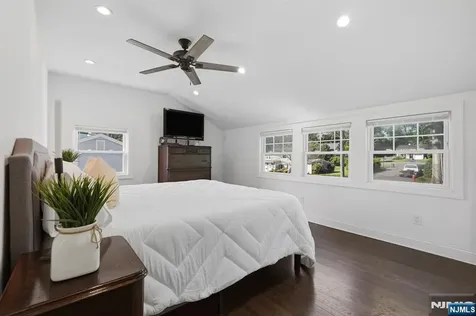 35 Stuart Street Waldwick NJ 07463