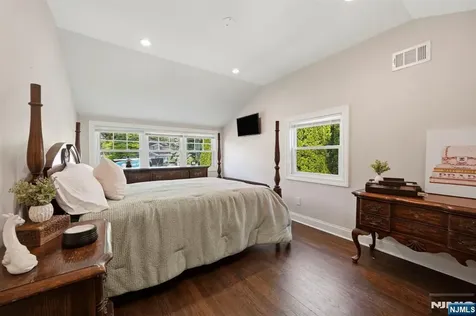 35 Stuart Street Waldwick NJ 07463