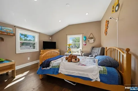 35 Stuart Street Waldwick NJ 07463