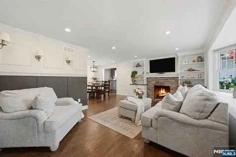 35 Stuart Street Waldwick NJ 07463