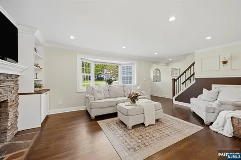35 Stuart Street Waldwick NJ 07463