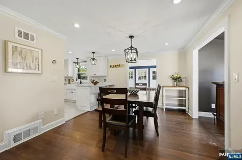 35 Stuart Street Waldwick NJ 07463