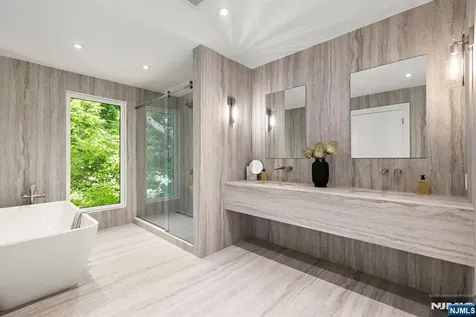 648 Falmouth Avenue Paramus NJ 07652